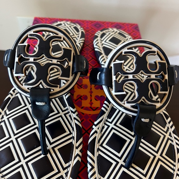 Tory Burch MILLER SANDAL, METALLIC LEATHER - Picture 13 of 13